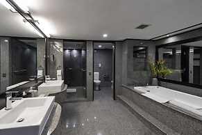 Hilton Cairns