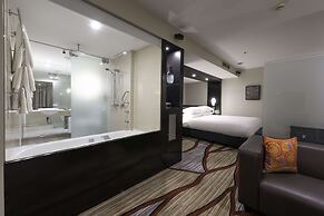 Hilton Cairns