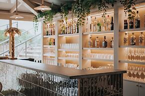 Henry II Hotel