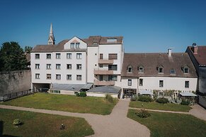 Henry II Hotel