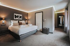 Henry II Hotel