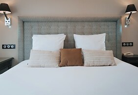 Henry II Hotel