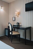 Henry II Hotel