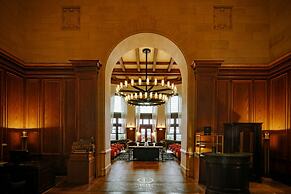 Fairmont Hotel Macdonald