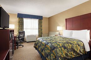 Travelodge by Wyndham Oshawa Whitby