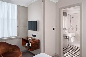 Strand Palace Hotel