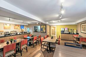 Comfort Inn Cambridge - Highway 401