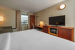 Comfort Inn Cambridge - Highway 401