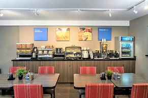 Comfort Inn Cambridge - Highway 401