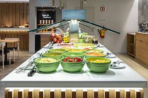Holiday Inn Lisbon by IHG