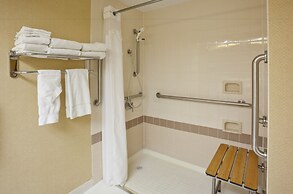 DoubleTree by Hilton Austin, MN
