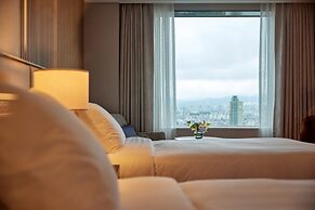 Lotte Hotel World