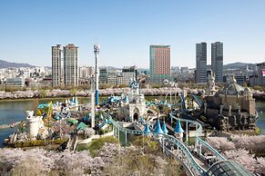 Lotte Hotel World