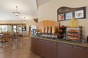 Days Inn & Suites by Wyndham Moncton