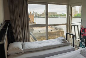 a&o London Docklands Riverside