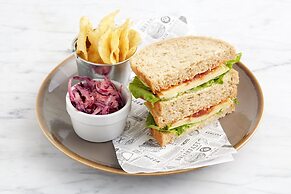Holiday Inn Northampton by IHG