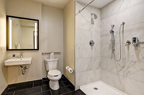 Four Points by Sheraton St. Catharines Niagara Suites