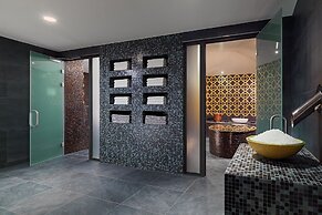 Sheraton Grand Tbilisi Metechi Palace