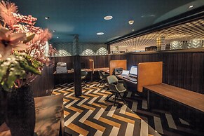 Apollo Hotel Amsterdam, a Tribute Portfolio Hotel