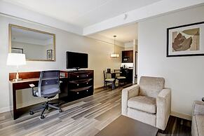 Holiday Inn & Suites Windsor Ambassador Bridge by IHG