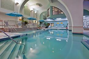 Holiday Inn & Suites Windsor Ambassador Bridge by IHG