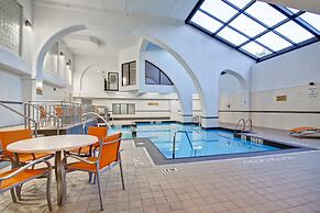 Holiday Inn & Suites Windsor Ambassador Bridge by IHG