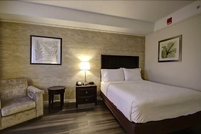 Holiday Inn & Suites Windsor Ambassador Bridge by IHG