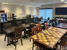 Econo Lodge Airport