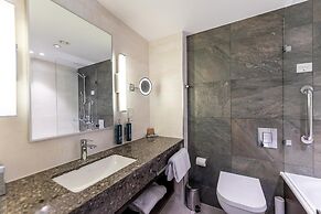 DoubleTree by Hilton London Victoria