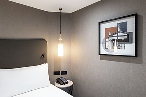DoubleTree by Hilton London Victoria