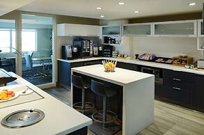 Hilton Winnipeg Airport Suites