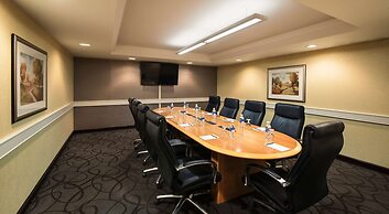 Hilton Winnipeg Airport Suites