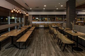 Hilton Winnipeg Airport Suites