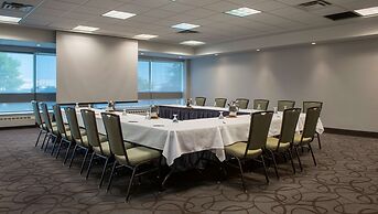 Hilton Winnipeg Airport Suites