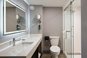 Hilton Winnipeg Airport Suites