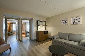 Hilton Winnipeg Airport Suites