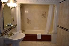 Donington Manor Hotel
