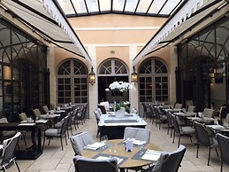 Hotel & Spa Le Grand Monarque, Best Western Premier Collection
