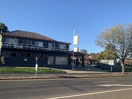 Countryman Motor Inn