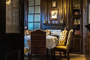 The Maids Head Hotel