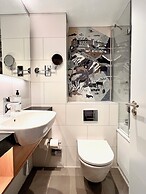 Holiday Inn Edinburgh Zoo by IHG