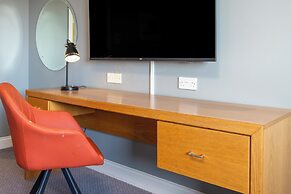 Holiday Inn Edinburgh Zoo by IHG