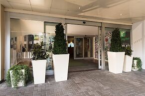 Holiday Inn Edinburgh Zoo by IHG
