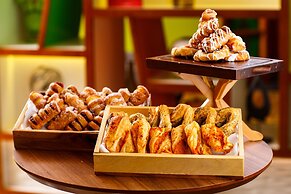 Holiday Inn Edinburgh Zoo by IHG