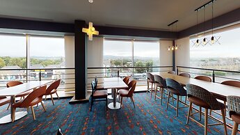 Holiday Inn Edinburgh Zoo by IHG