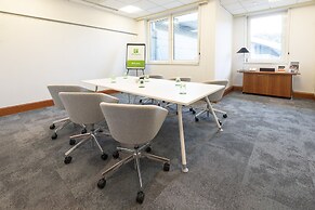Holiday Inn Edinburgh Zoo by IHG