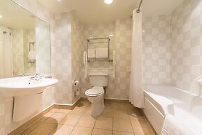 Holiday Inn Edinburgh Zoo by IHG