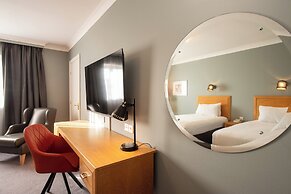 Holiday Inn Edinburgh Zoo by IHG