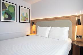 Holiday Inn Edinburgh Zoo by IHG