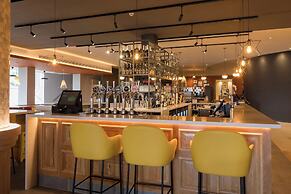 Holiday Inn Edinburgh Zoo by IHG